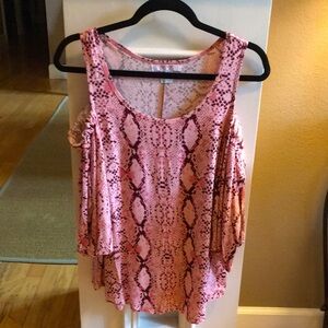 Venus Cold Shoulder Top